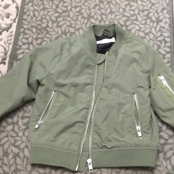 Never worn - Picture 1 of 6